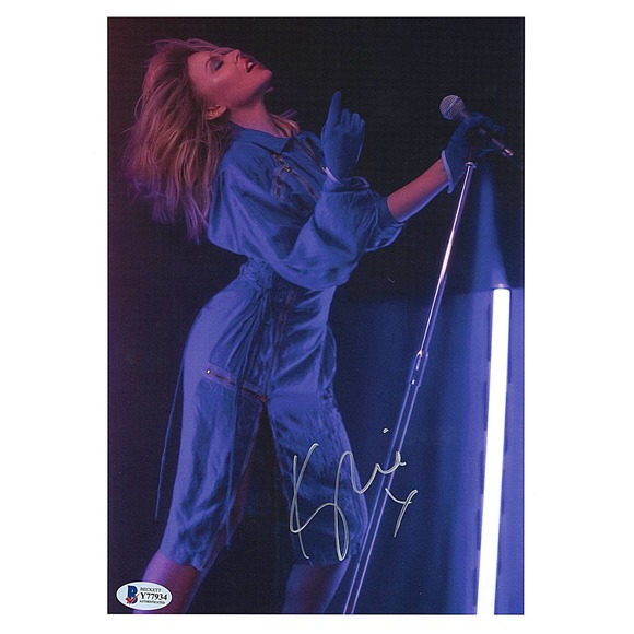 Kylie Minogue Authentic Signed Disco 8.25" x 11.75" Photo Beckett Pop Musician - Picture 2 of 5